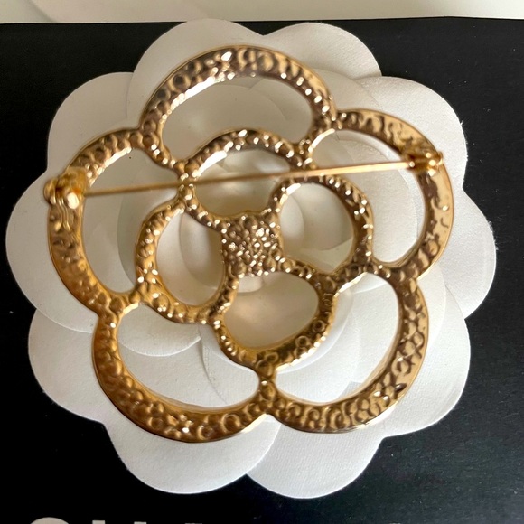 Brooch Camellia Flower Gold with Pearls and Stones - Picture 5 of 8